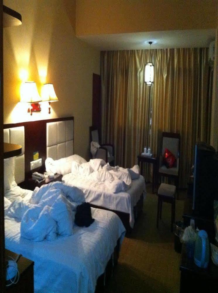 Triumph Power Hotel Shiyan  Exterior photo