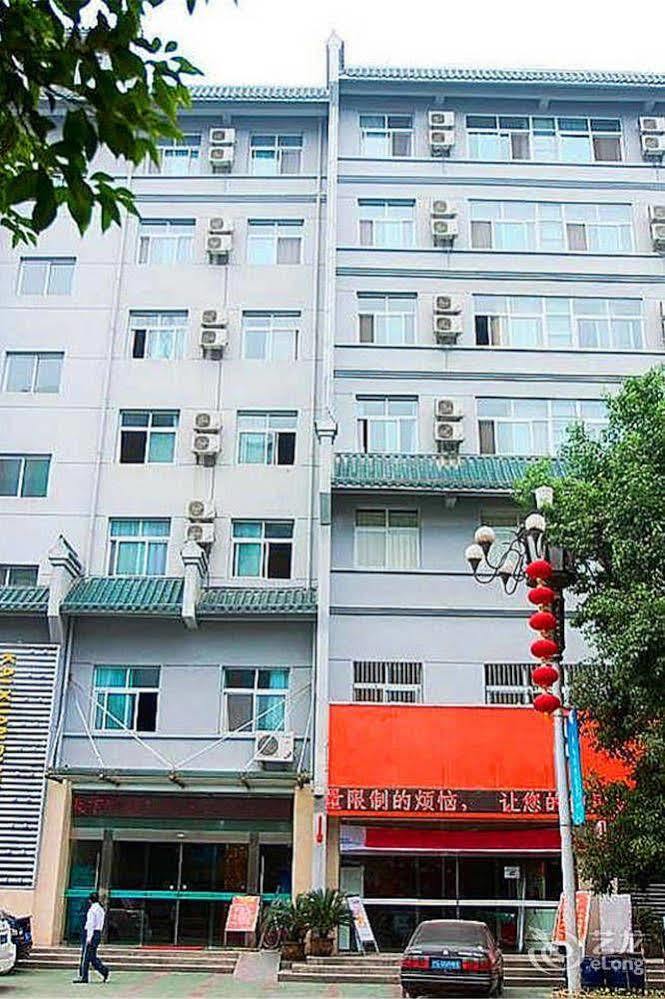 Triumph Power Hotel Shiyan  Exterior photo